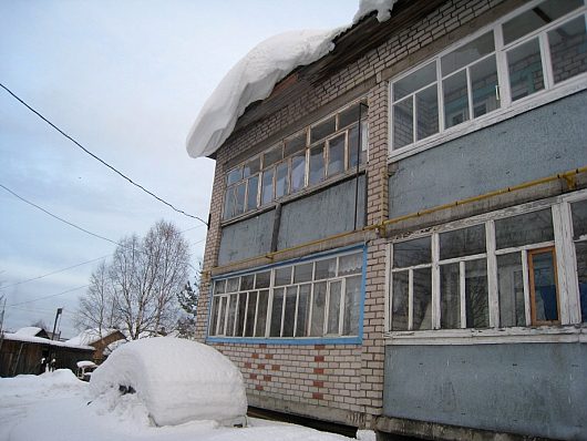 Шедевры парковки | снег , машина совсем больно будет ....