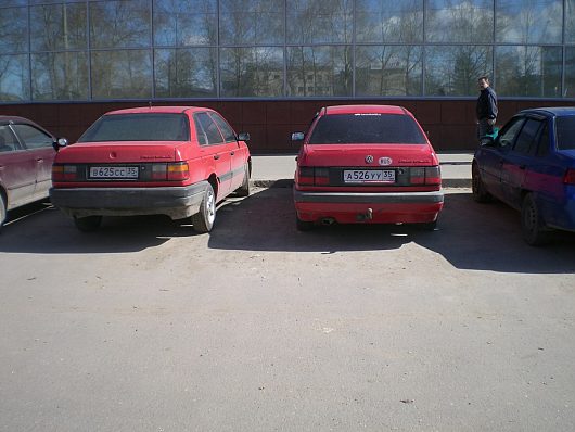 qraf - Volkswagen Passat B3 1991г.в.(1,8 90 коней) | Сегодня зафиксировал двух близнецов-старичков , и потом только заметил что номера зеркально отображаются...