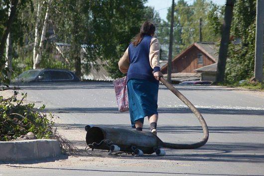 Так, в кучу ;) | Белозерские женщины настолько суровы, что отрывают фонари со столбов одной правой.