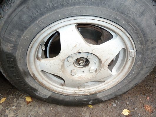 Украли колесо с ВАЗ-2106! | У него два вида дисков на авто.