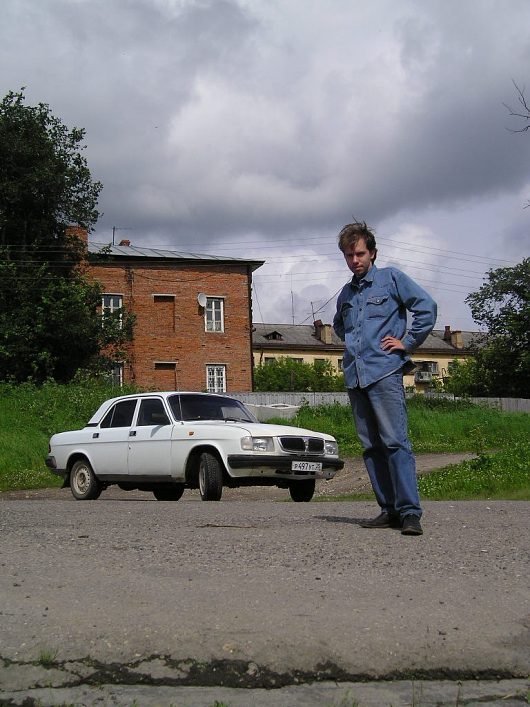 Фото наших автомобилей | Разбирал тут архивы... Я и моя первая Волга. (Год 2003)