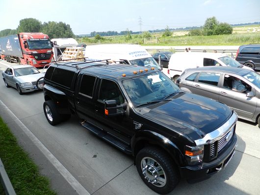 Фото наших автомобилей | Германия, автобан рядом с Бременом....из-за сильнейшей аварии(прилетал вертолет за пострадавшими) все встало