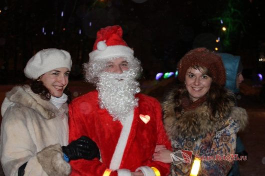 Акция по раздаче фликеров. ФОТО (13 января 2012 - "старый Новый Год") | Довольный Дедушка Мороз и снегурочки smile 