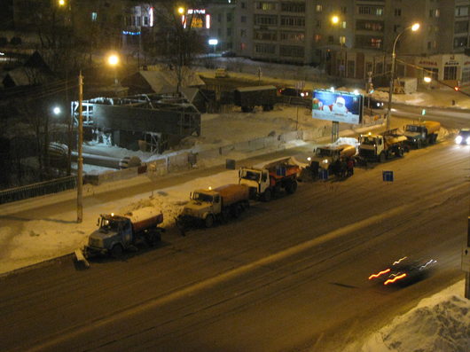 Уборка городских улиц и дворовых территорий | Звено, которое сейчас чистит Ленинградскую