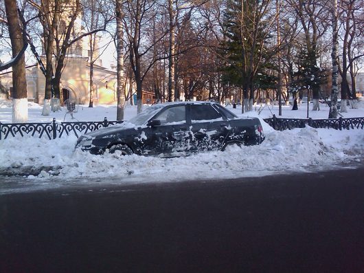 Катаклизмы природы 2012 в Вологодской области | Зима пришла внезапно, или кто то машину потерял на Площади Революции.