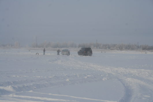 Ярославль_Ледовая Дуэль_ 12.01.2013г | Было много съездов с трассы. Обратно заталкивали руками, Нивой или Крузером