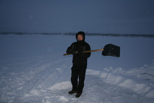 Ярославль_Ледовая Дуэль_ 12.01.2013г | помахали лопатой, чтобы согреться и расчистить себе уголок