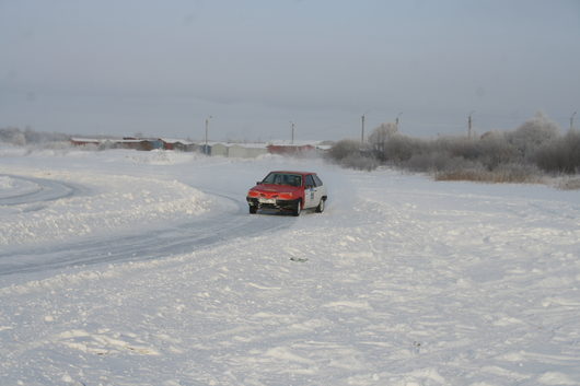 Ярославль_Ледовая Дуэль_ 12.01.2013г | Трасса на карьере- чистый лёд Без шипов хорошо сносит до снежной бровки.