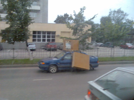 Не смотри на СТОПЫ, а смотри на ... | А вот этот товарищ, совершая правый поворот, завалил свою поклажу с верхнего багажника.