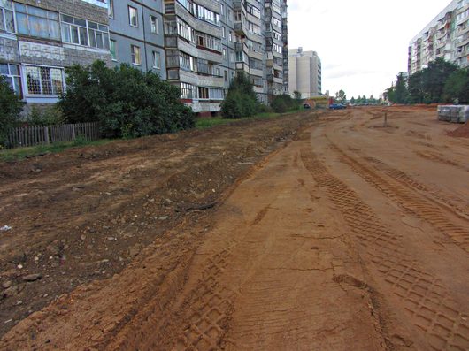 Дорога на ул. Карла Маркса - Фрязиновская | ул Фрязиновская, 25 июля 2014 года, возле дома №33 зачистили территорию под тротуар.