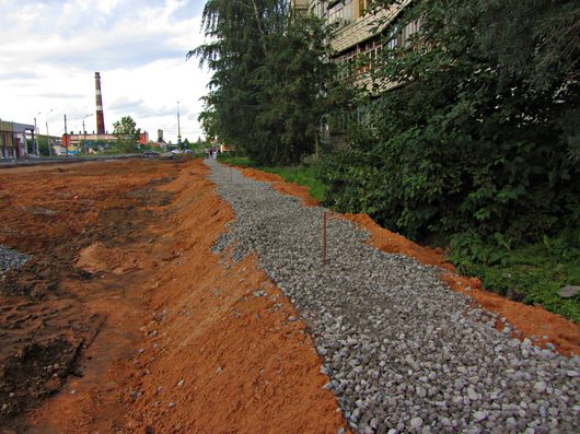 Дорога на ул. Карла Маркса - Фрязиновская | ул Фрязиновская, 25 июля 2014 года, возле дома №36 идут подготовительные работы для формирования тротуаров.