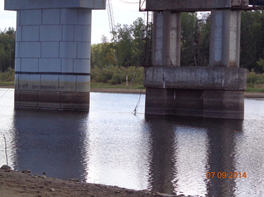 Дорожные зарисовки | уровень воды можно по опорам мостов поглядеть