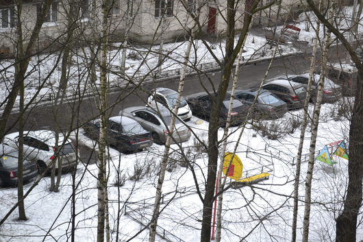 Шедевры парковки | Хитрая парковщица на Смарте в Питере застолбила у парадной место, куда другим ну никак не встать smile 