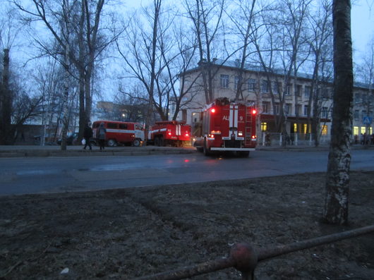 Внимание, ПОЖАР! А также, меры пожарной безопасности и т.п | К 23 школе приехало 9 пожарных машин Ни дыма, ни огня не видно.