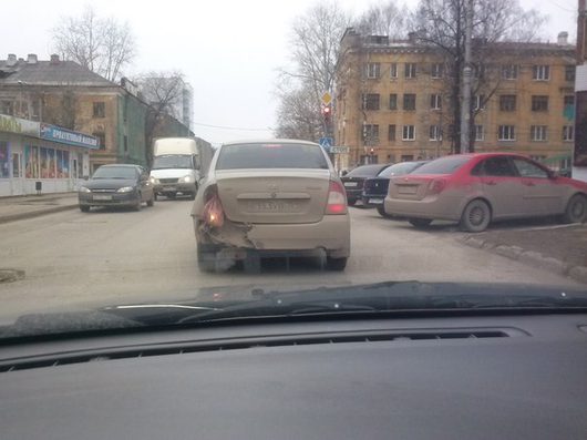 Не смотри на СТОПЫ, а смотри на ... | вот еще нашел на улицах Перми Левая фара аккуратно упакована в пакетик и еще функционирует (стоп-сигнал) Фото не моё.