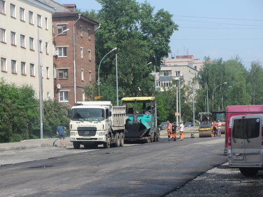 Дорога на ул. Карла Маркса - Фрязиновская | 30 мая 2015 года ул Фрязиновская Асфальтируют парковочные карманы возле общежития Пед училища.