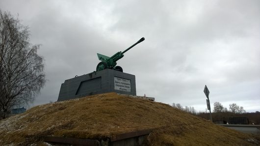 Дорожные зарисовки | Памятник - дивизионное орудие ЗИС-3 на постаменте в п Повенец.