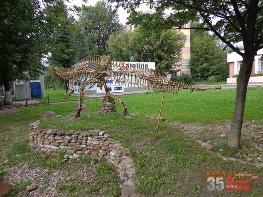 Дорожные зарисовки | Динозавр г.Ярославль, пр-кт Октября, д.32 еле нашли, даже не все местные о нем знают