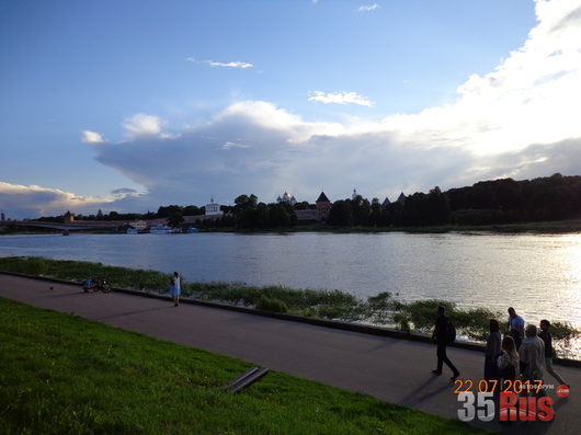 Дорожные зарисовки | река Волхов и Новгородский кремль