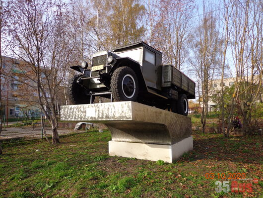 Дорожные зарисовки | в Климовском перенесли Зис с постаментом от АТЦ на площадь у ДК