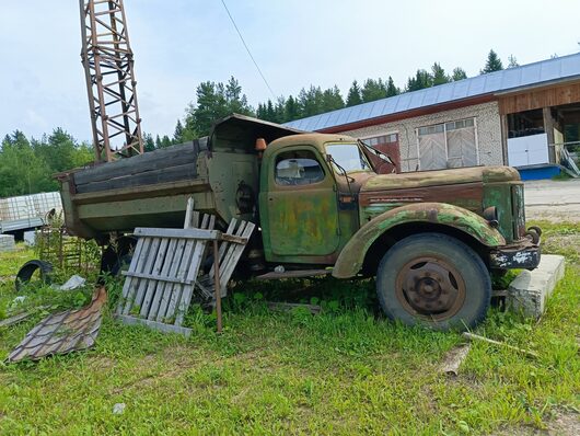 Фотки разных "необычных" авто | Это в Архангельской области, в Октябрьском Стоит около магазина Светофор